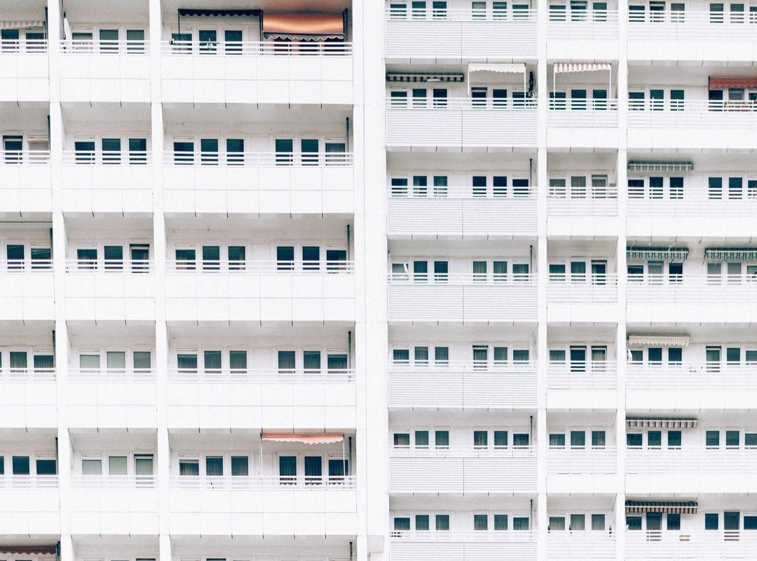 Seats to Avoid: The Worst Spots on the E190